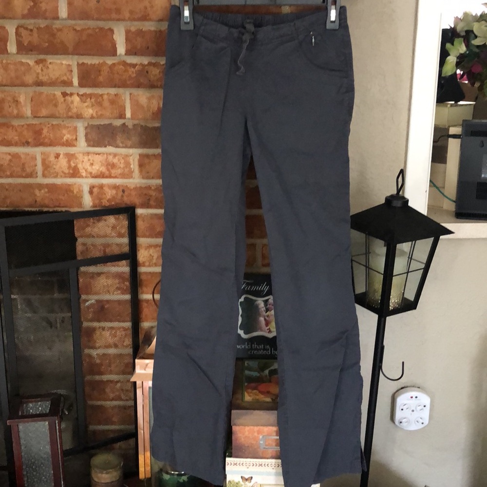 Crush Scrubs pants. Gently worn. In very good condition